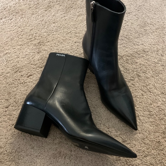 PRADA Stivali Black Leather Pointed Toe Ankle Boot, 55mm - Picture 2 of 9
